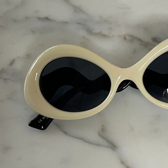 Urban Outfitters Birdie Wavy Round Sunglasses In Cream - Picture 2 of 5